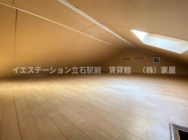 東立石3丁目貸住宅の収納|天窓もついてて解放感が良い感じ！