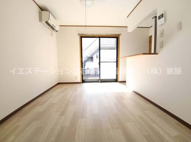 東立石3丁目貸住宅の居間・リビング