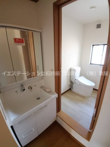 東立石3丁目貸住宅の洗面所|ここまでやるか！洗面台も新しい！