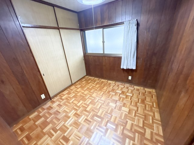 西松ヶ丘一戸建ての洋室