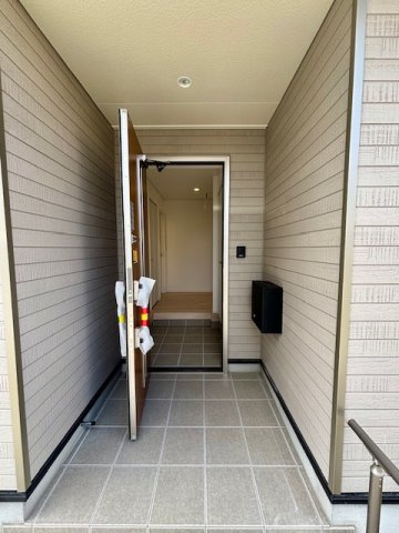 筑後市下北島第5　2号棟の玄関