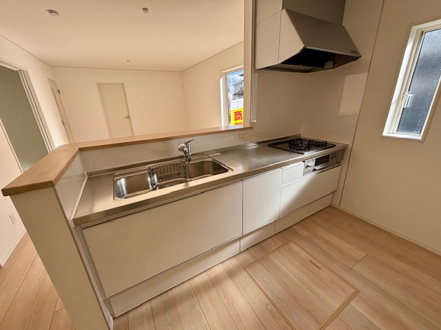 筑後市下北島第5　2号棟のキッチン|カウンターキッチンは家族との会話も楽しめます