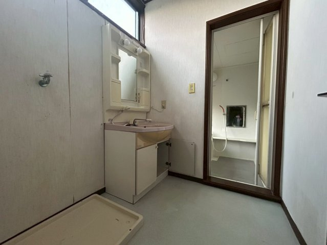 銚子市春日町　中古戸建の独立洗面台