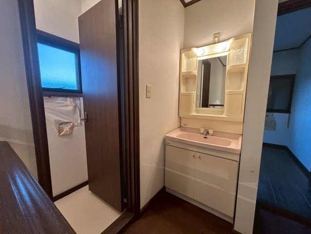 銚子市春日町　中古戸建の独立洗面台