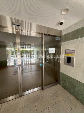 エスリード新梅田のエントランス|落ち着いたエントランスです