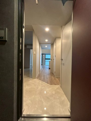 S-RESIDENCE福島diverseの玄関