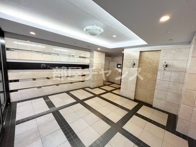 プレサンス大須観音駅前サクシードのロビー