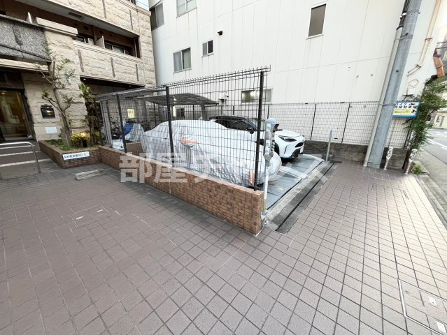 プレサンス大須観音駅前サクシードの駐車場