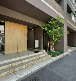 ライフェール新宿御苑ノースサイドの外観