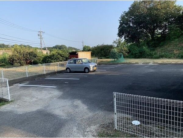 Surplus　Two　金田荘の駐車場