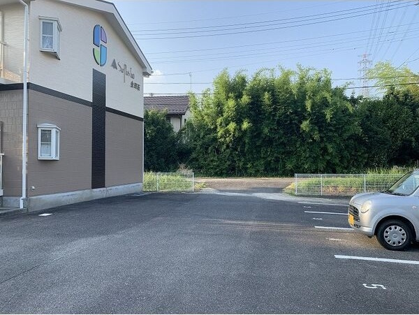 Surplus　Two　金田荘の駐車場