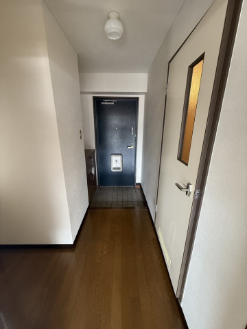 コンビデンス西本の玄関