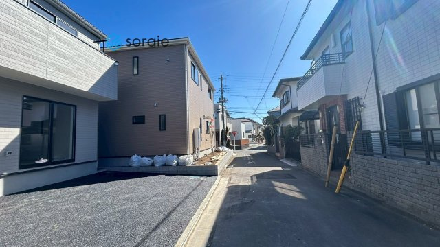 狭山市広瀬台第12全4棟　新築戸建　クレイドルガーデンの前面道路含む現地写真|令和8年2月19日撮影。