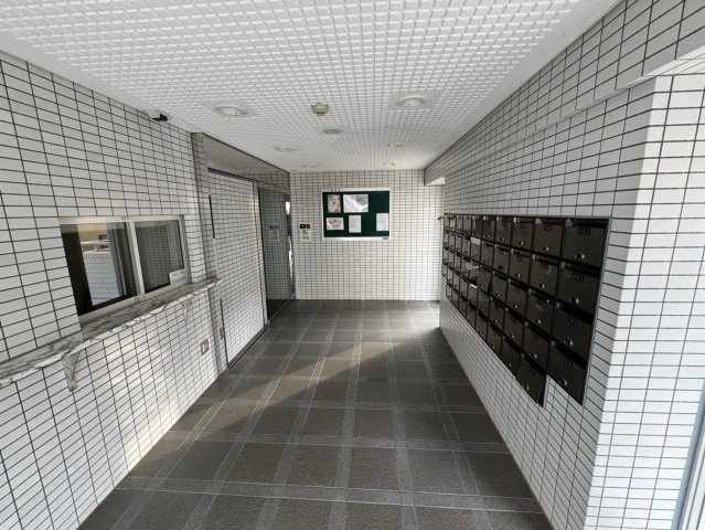 川崎市多摩区登戸の賃貸マンションのエントランス