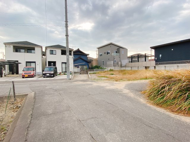 東海市養父町八王子の前面道路含む現地写真