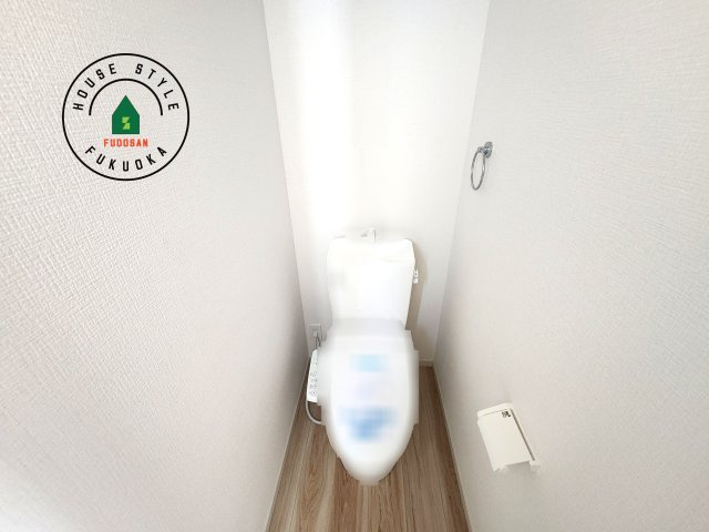 福岡市東区舞松原3丁目第1-3棟(2号棟)のトイレ|温水洗浄便座を完備しております。2ヶ所にトイレがあるのは朝の慌ただしい時間も安心です。