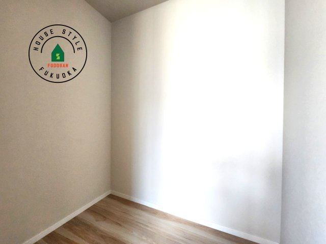 福岡市東区舞松原3丁目第1-3棟(2号棟)の収納|洋服や大きな荷物が多い方や人数の多いご家族などは、一般的なクローゼットよりもウォークインクローゼットのほうが使い勝手が良いです。