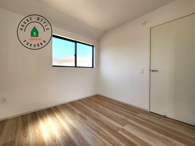 福岡市東区舞松原3丁目第1-3棟(2号棟)の子供部屋|穏やかな光が差し込む室内には、穏やかな時間が流れます。