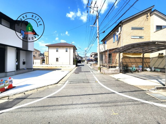 福岡市東区舞松原3丁目第1-3棟(2号棟)の前面道路含む現地写真|前面道路です。