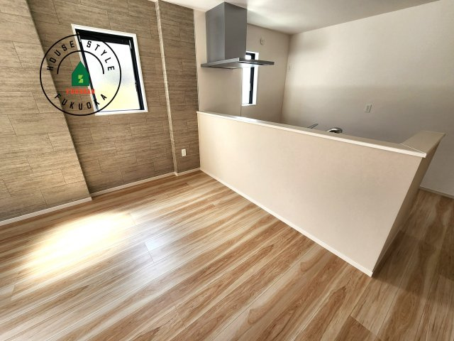 福岡市東区舞松原3丁目第1-3棟(2号棟)のダイニング|キッチンから立ち込める香りが今日の料理を期待させます。