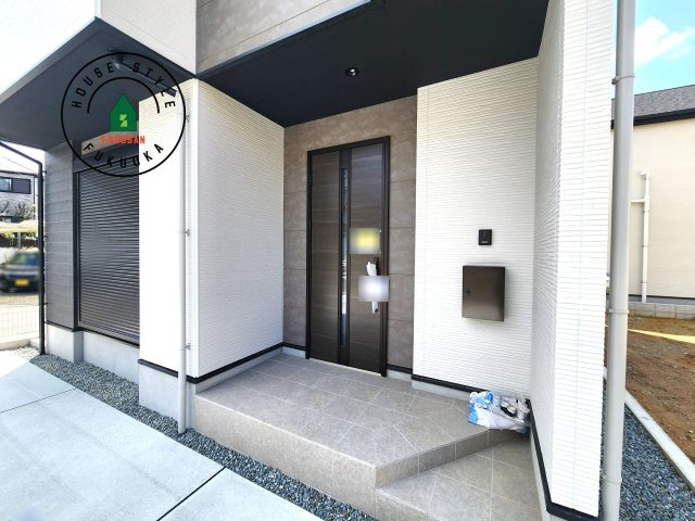 福岡市東区舞松原3丁目第1-3棟(2号棟)の玄関|おでかけの時も帰った時も、「我が家」を最初に感じでもらえる素敵な空間に。