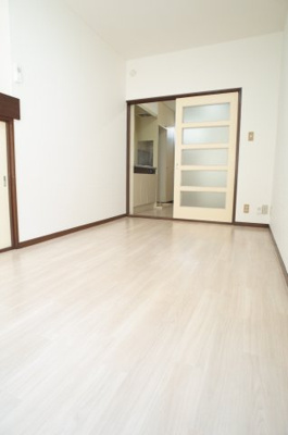 【居間・リビング】 | チェーロ轟 | 白色を基調とした爽やかな内装☆