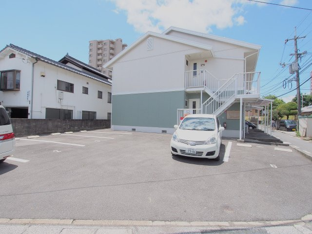 ハイマート東原の駐車場