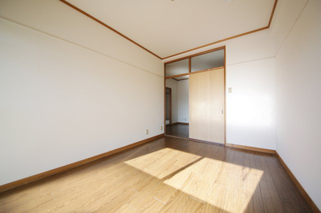日の丸ビルの洋室
