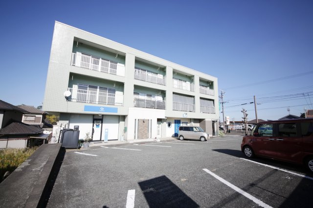 日の丸ビルの駐車場