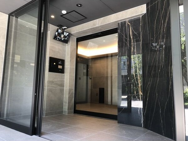 COULEURS GRAND(クルールグラン)のエントランス