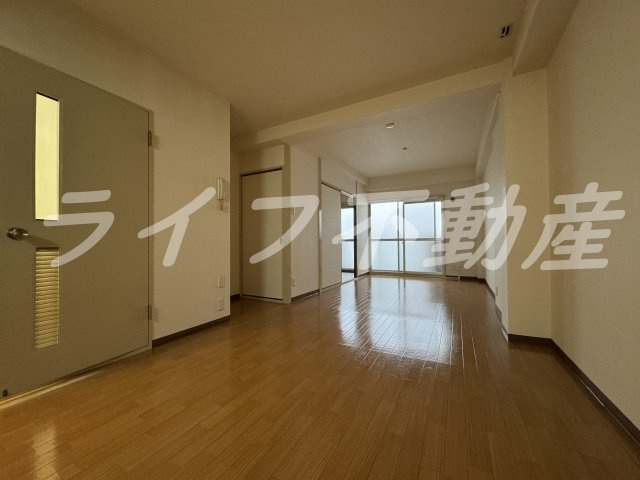 コーポ陣内Ⅰの居間・リビング|ゆったりとしたリビングです