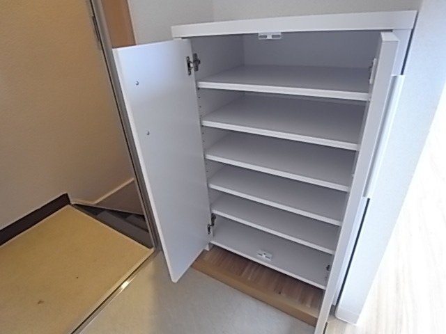 元町ロックビルの玄関