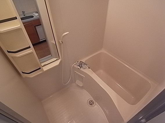 エステムコート神戸元町通の浴室