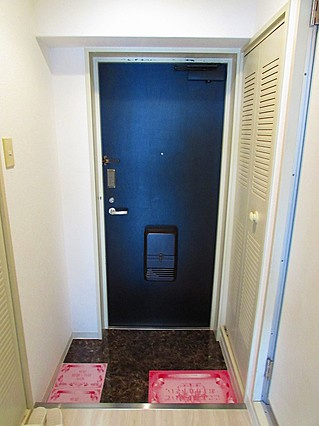 グランデール新神戸の玄関