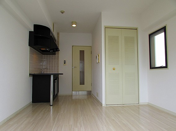 グランデール新神戸の洋室