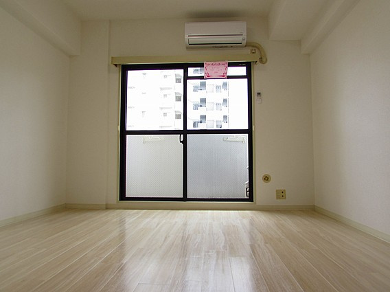 グランデール新神戸の洋室