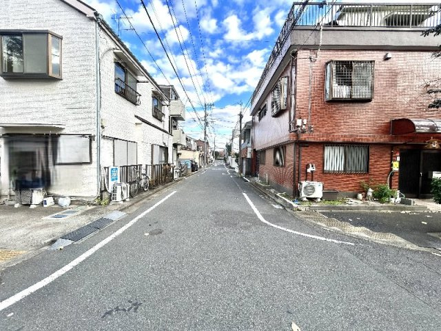 練馬区中村南1丁目　白井コーポの外観|南側幅員約6ｍの公道に面しております。