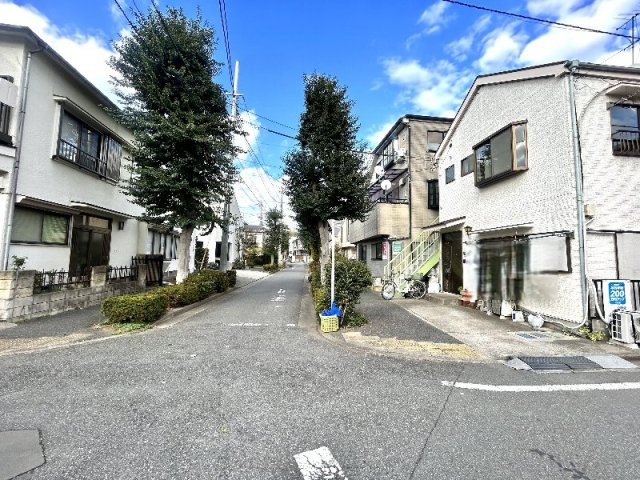 練馬区中村南1丁目　白井コーポの外観|西側幅員約9.9ｍの区有通路に面しております。