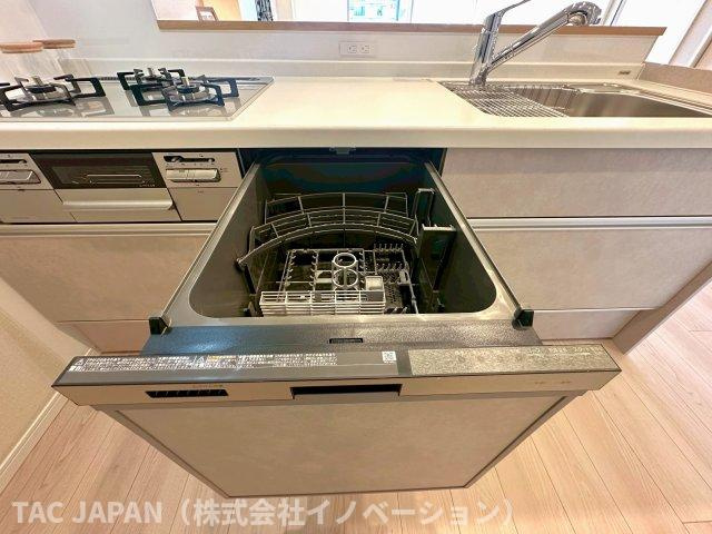 キャッスルマンション亀戸立花弐番館のキッチン|【ビルトイン食器洗浄乾燥機】
食事の時間がバラバラでも最後の人がスイッチを入れれば洗い物が完了。家事の時短に大活躍。