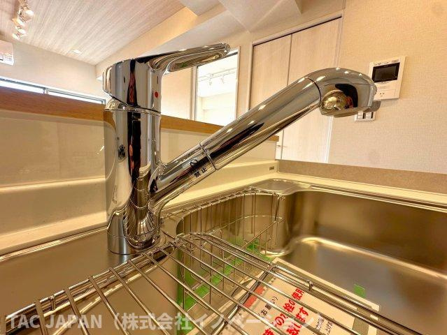 キャッスルマンション亀戸立花弐番館のキッチン|【浄水シャワー栓】
水質をワンタッチで切換えられて場所を取らない浄水シャワー栓。