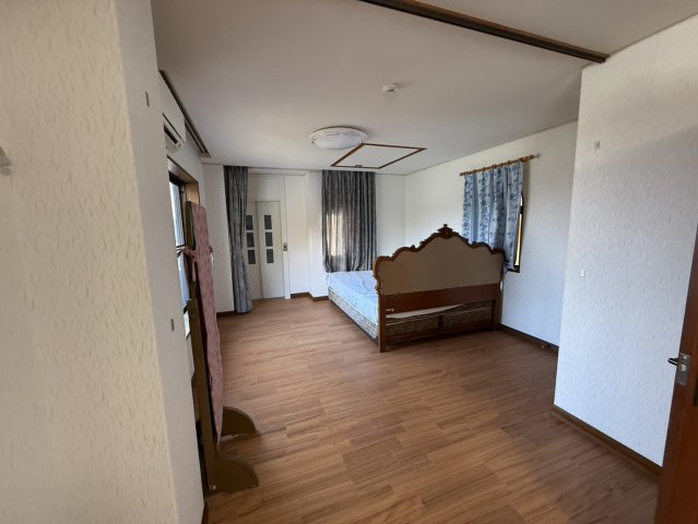 和歌山県岩出市紀泉台豪邸の洋室|３階洋室14.3帖！ホームエレベーター付き！