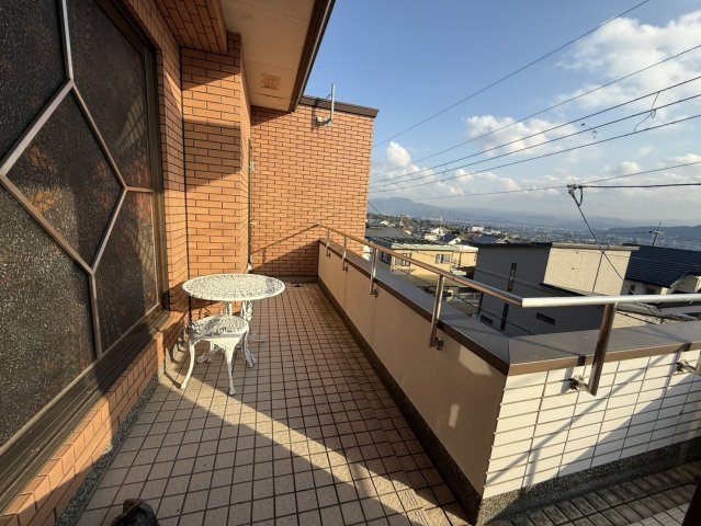 和歌山県岩出市紀泉台豪邸のバルコニー|バルコニーからの眺望！高野山が見えます！