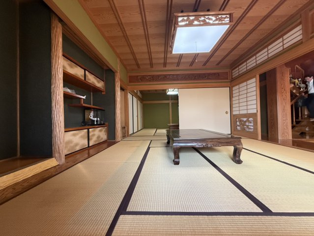 和歌山県岩出市紀泉台豪邸の和室|和室10帖は２間続き！欄間は感動します！