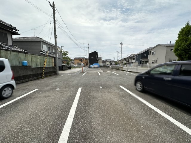 ファミール薊の駐車場