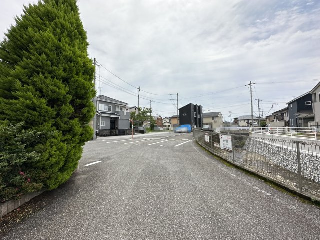 ファミール薊の駐車場