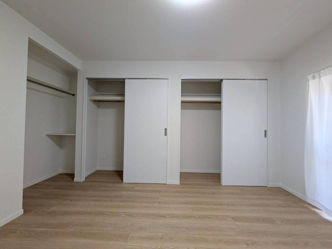 【収納】 | スコーレ堤 | 壁一面クローゼットになっているので安心の大容量です