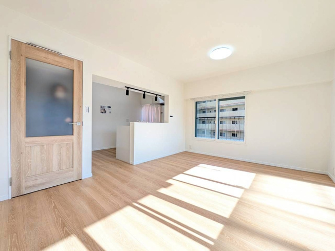 【居間・リビング】 | スコーレ堤 | 11月に全面リフォーム完成しています。ナチュラルテイストにまとめられた明るく温かい雰囲気のお部屋です