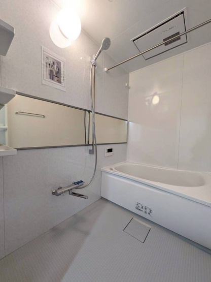 【浴室】 | スコーレ堤 | 雨の日でも洗濯に困らない浴室乾燥機、いつでも暖かいお風呂に入れる追い焚き機能付きのバスルーム