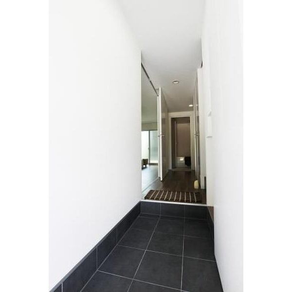 ALLEYⅤの玄関|シューズボックス付きの玄関です☆