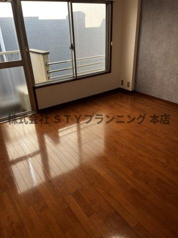 仲介手数料0円！中西ビルの居間・リビング